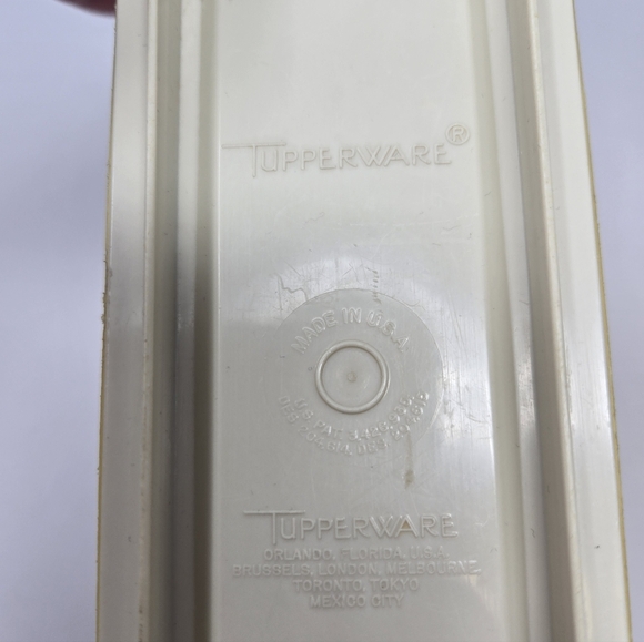 VINTAGE 1970S TUPPERWARE CREAM & SUGAR BUTTER SALT & PEPPER BEIGE HARVEST GOLD - Picture 5 of 16